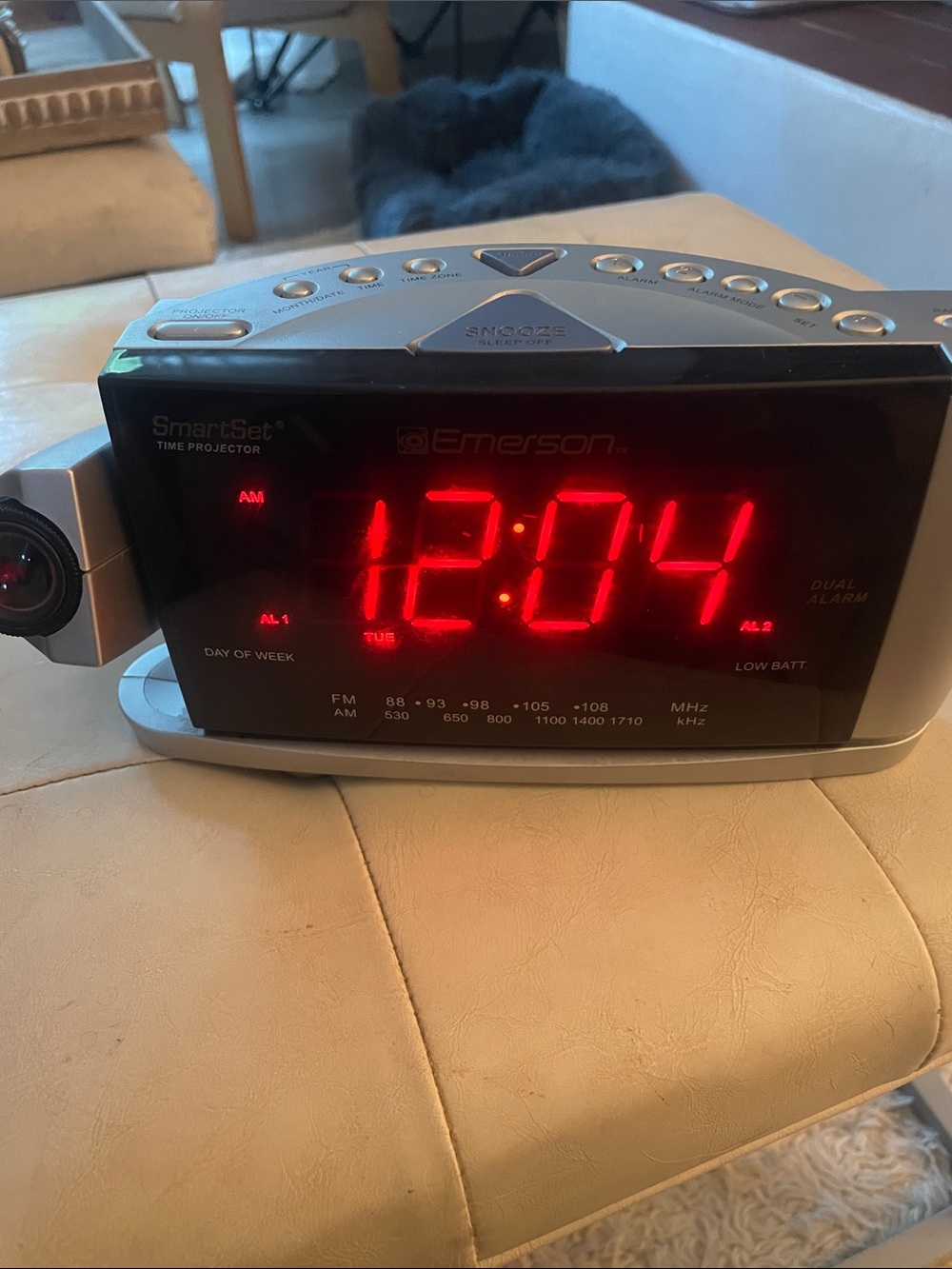 Emerson SmartSet Digital Alarm Clock Radio with Red Display projector tested